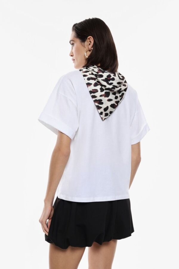 MAGLIETTA A MANICHE CORTE CON FOULARD - immagine 3
