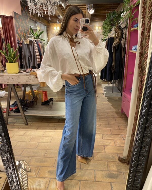 JEANS A GAMBA EXTRA LARGA E VITA ALTA