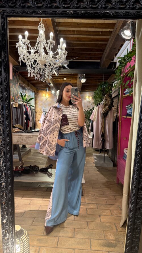 JEANS A GAMBA LARGA CON VITA ALTA